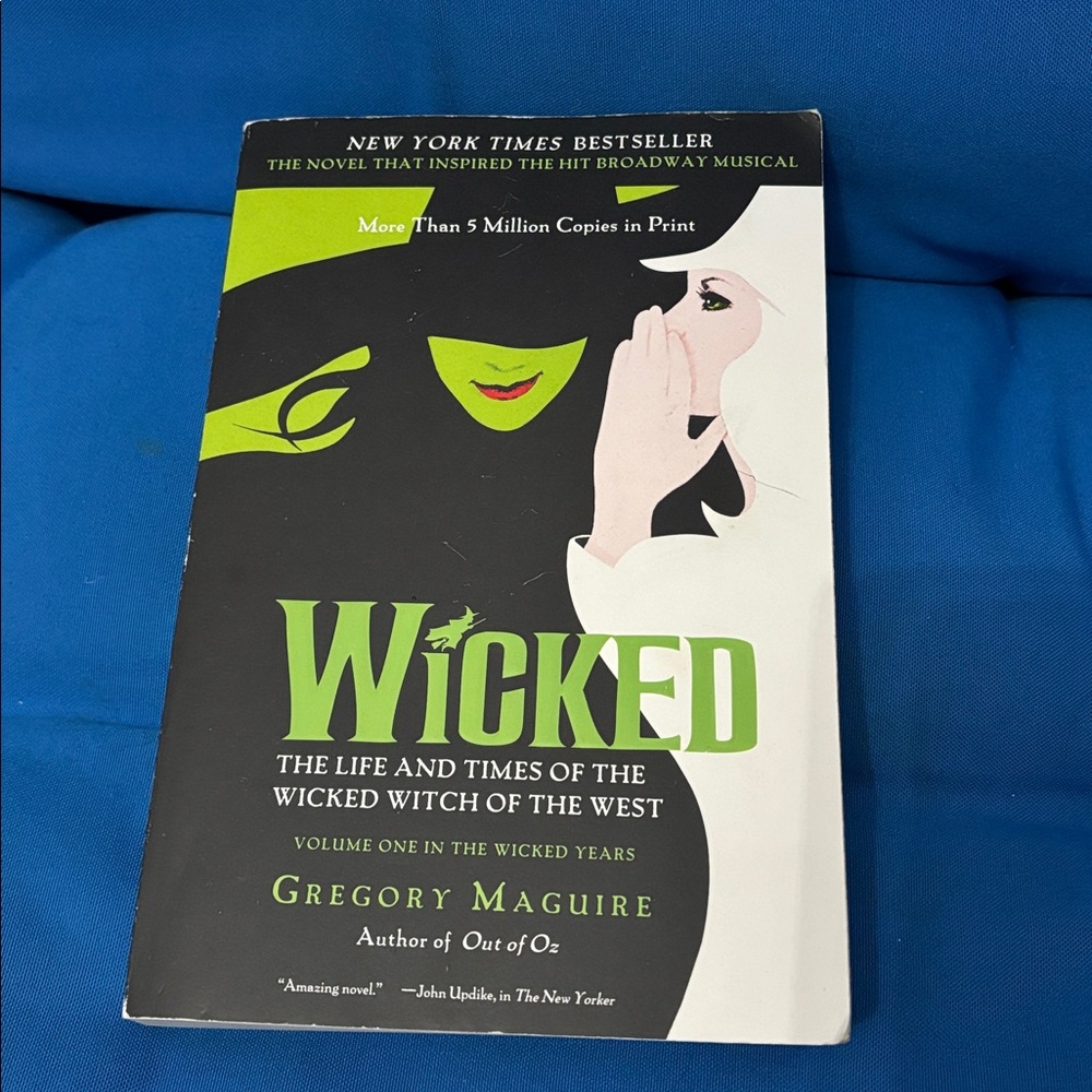 Wicked By Gregory Maguire Soft Cover New York Times Bestseller NWOTS